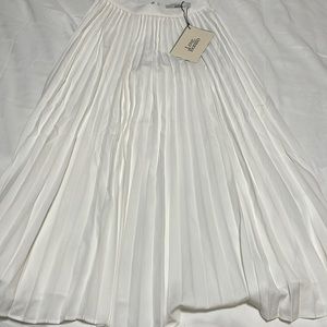 Love, Bonito pleated skirt